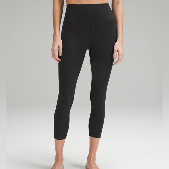 lululemon athletica Pants - LULULEMON Capri Size 4 Leggings. Excellent Condition!  Inseam 21”